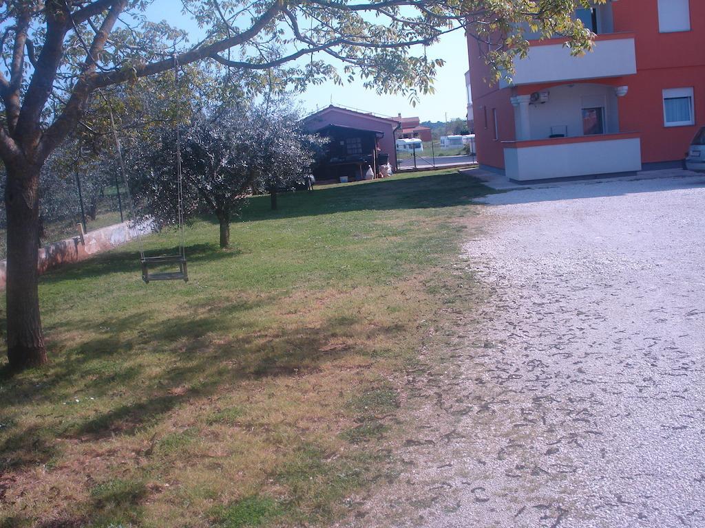 Apartments Buzleta II Fazana Bagian luar foto